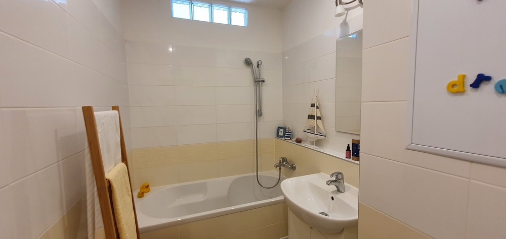 Architektka OLGA-koupelna se světlíkem v paneláku-návrh-foto_01