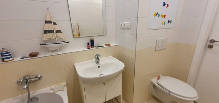 Architektka OLGA-koupelna se světlíkem v paneláku-návrh-foto_02